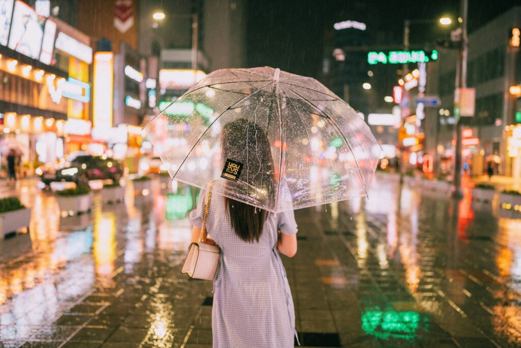 transparente umbrella jacket for japan rainy days 